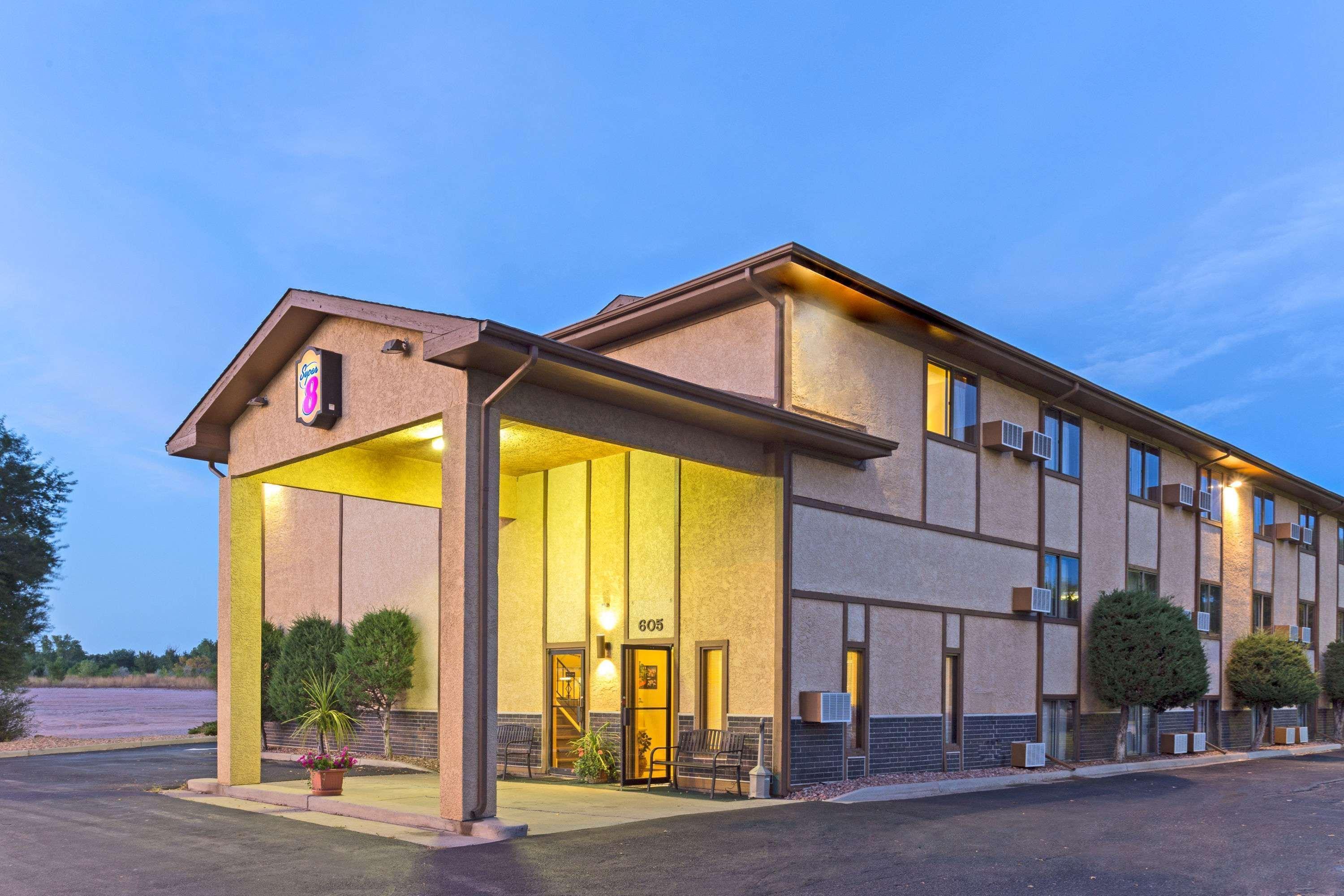 Super 8 By Wyndham Colorado Springs Peterson Space Force Cimarron Hills Exteriér fotografie