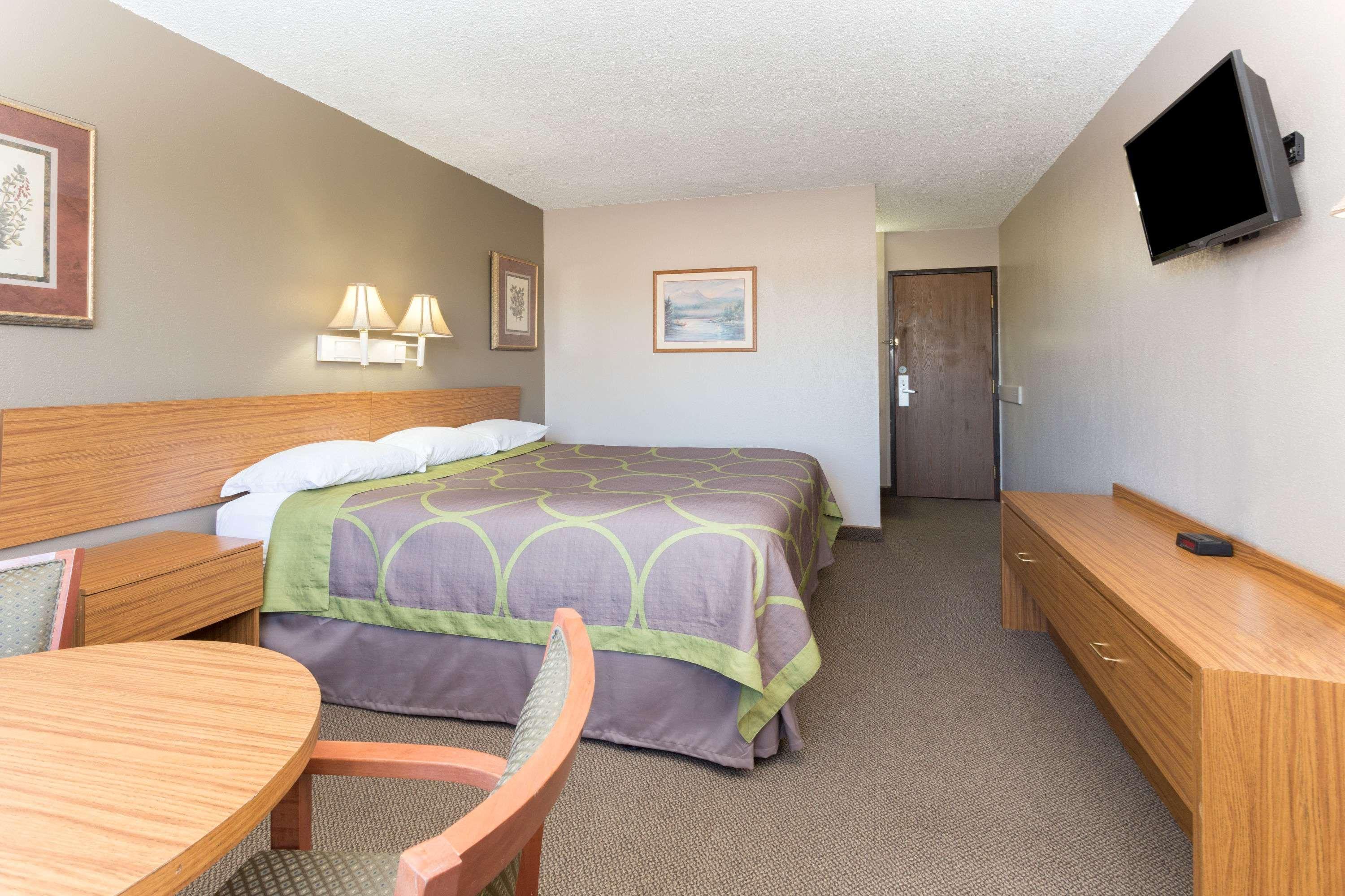 Super 8 By Wyndham Colorado Springs Peterson Space Force Cimarron Hills Exteriér fotografie