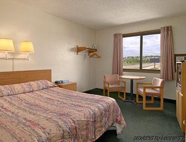 Super 8 By Wyndham Colorado Springs Peterson Space Force Cimarron Hills Pokoj fotografie